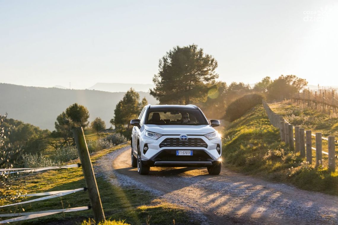 Toyota rozpoczyna przedsprzedaż nowego RAV4 Toyota rozpoczyna przedsprzedaż nowego RAV4