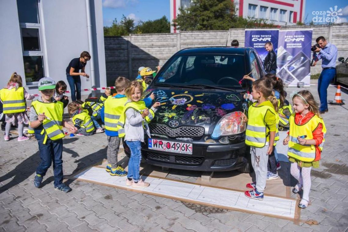 Toyota wymalowana przez przedszkolaki!