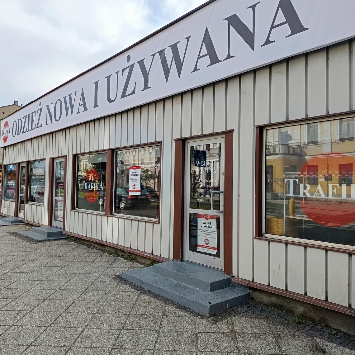Trafika przy ul. Malczewskiego 10 znów otwarta po remoncie Trafika przy ul. Malczewskiego 10 znów otwarta po remoncie