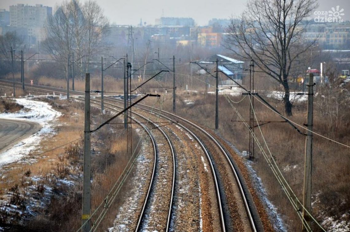 Tragedia na torach. Nie żyje młoda kobieta Tragedia na torach. Nie żyje młoda kobieta