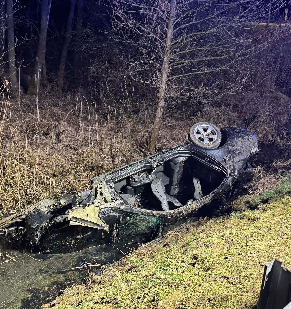 Tragiczny wypadek na drodze wojewódzkiej. Jedna osoba nie żyje, trzy trafiły do szpitala