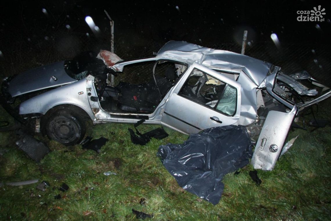 Tragiczny wypadek - zginęły trzy młode osoby! Tragiczny wypadek - zginęły trzy młode osoby!