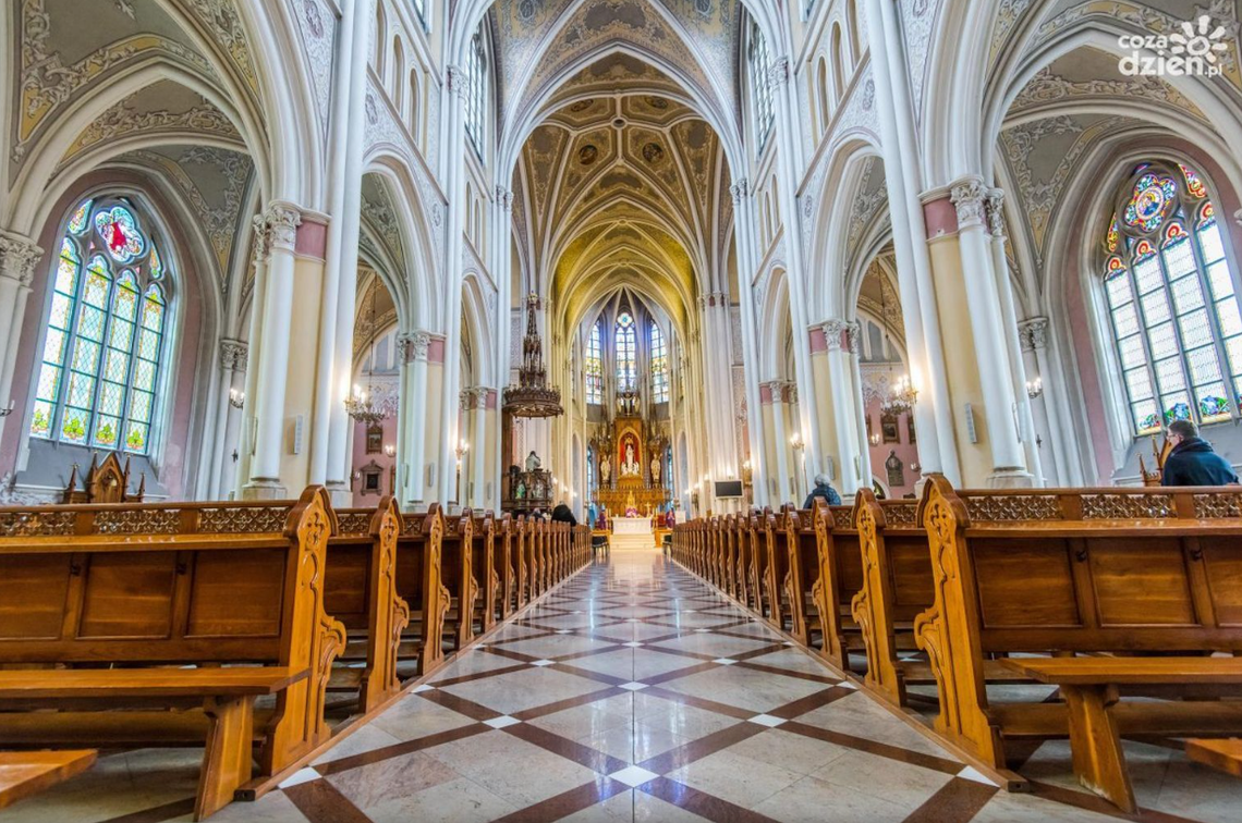 Transmisja mszy świętej z radomskiej katedry