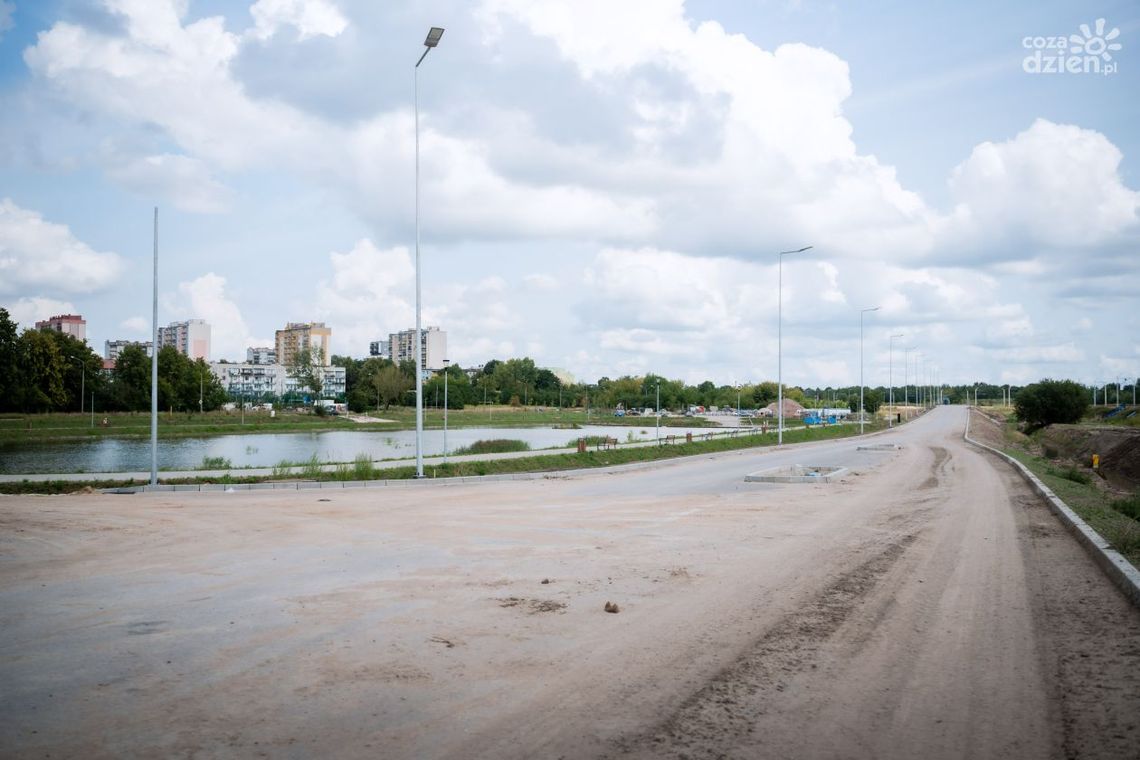 Trasa N-S. Prace brukarskie na ukończeniu Trasa N-S. Prace brukarskie na ukończeniu