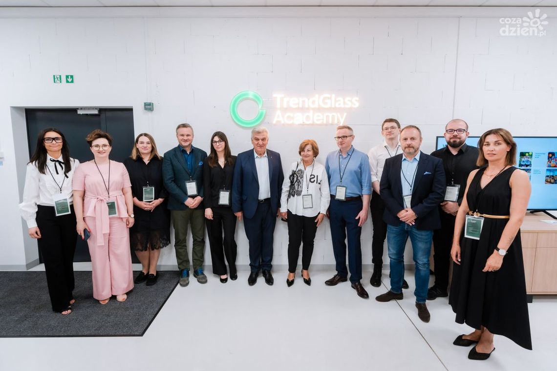Trend Glass Academy otwiera drzwi dla przyszłych liderów technologii Trend Glass Academy otwiera drzwi dla przyszłych liderów technologii