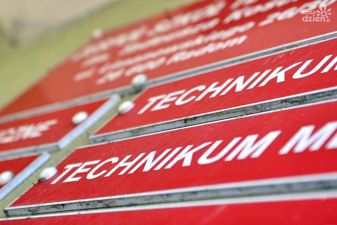 Trend się zmienił - uczniowie wolą technika i zawodówki