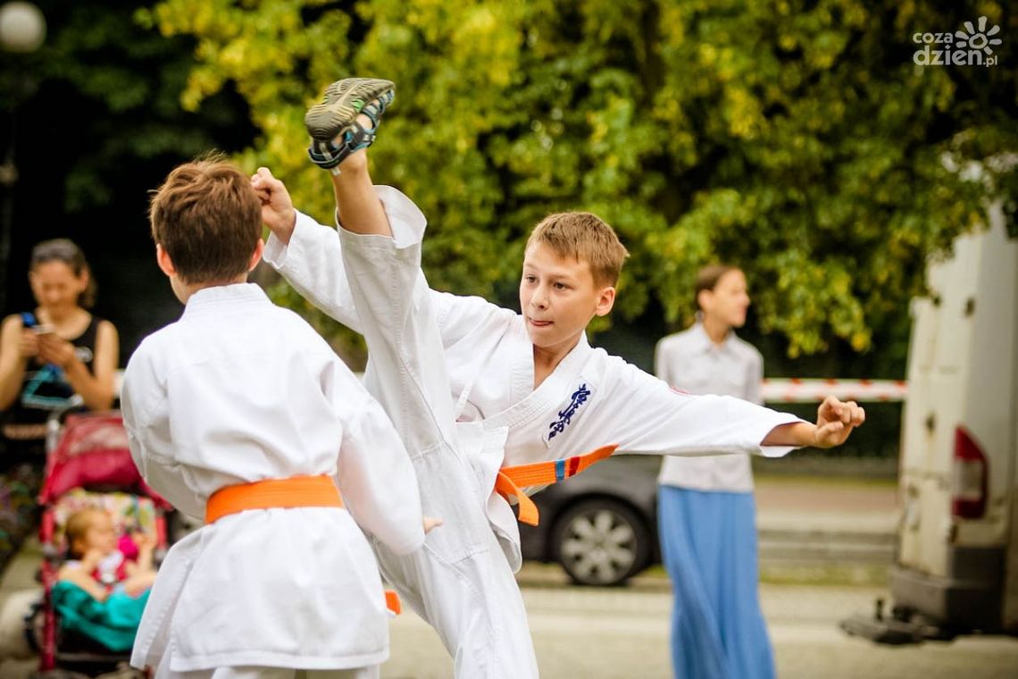 Trening karate na placu Corazziego