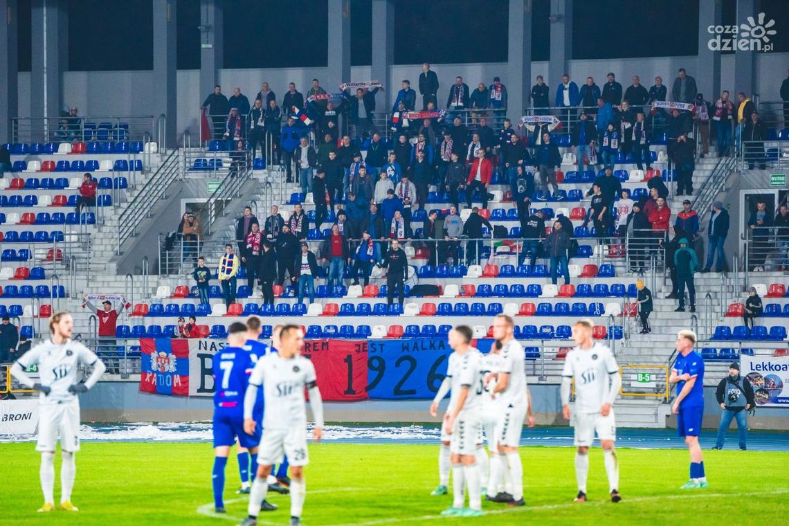 Trudne wyzwanie przed Bronią Radom i Pilicą Białobrzegi. Obie drużyny zagrają na wyjeździe