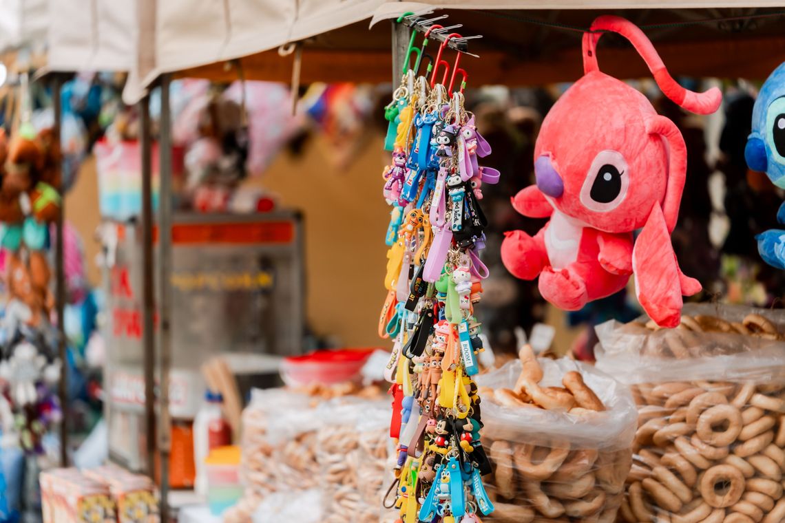 Trwa Jarmark Kaziukowy w Radomiu. Na stoiskach przysmaki i rękodzieło (wideo)