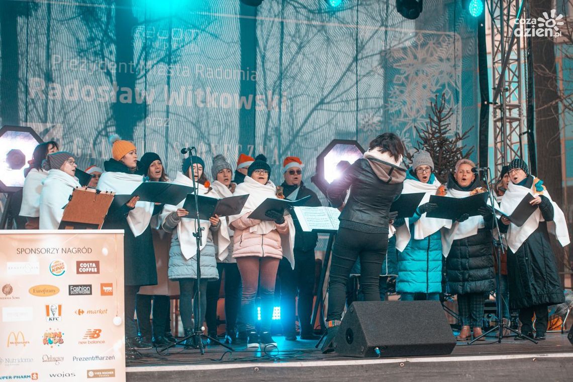 Trwa jarmark świąteczny. Atrakcje również w niedzielę Trwa jarmark świąteczny. Atrakcje również w niedzielę