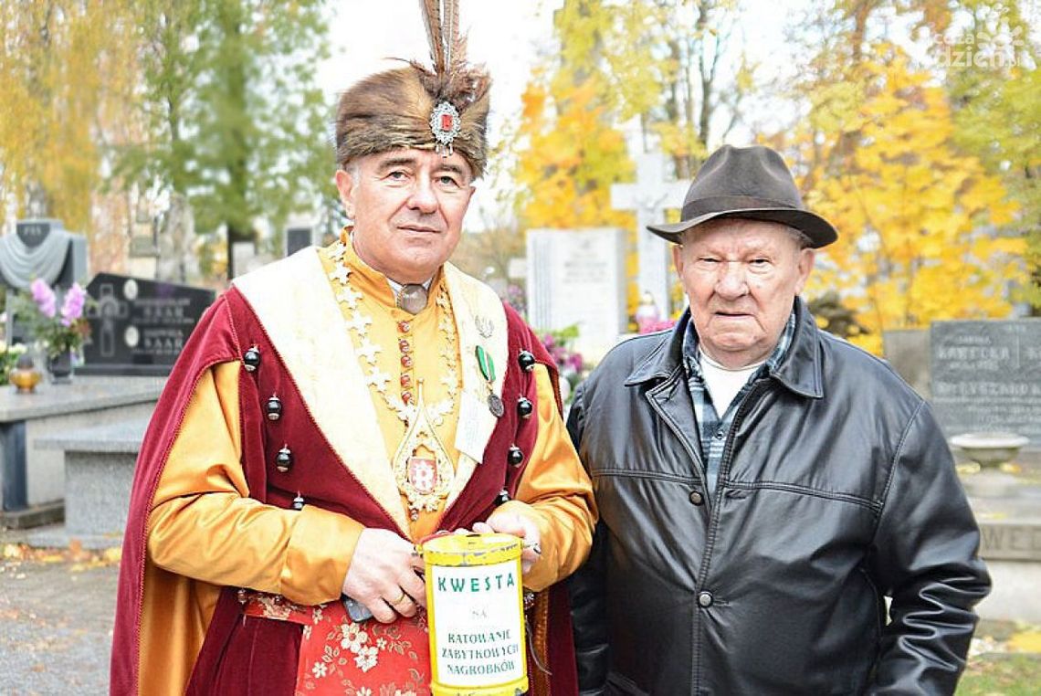 Trwa kwesta na cmentarzu