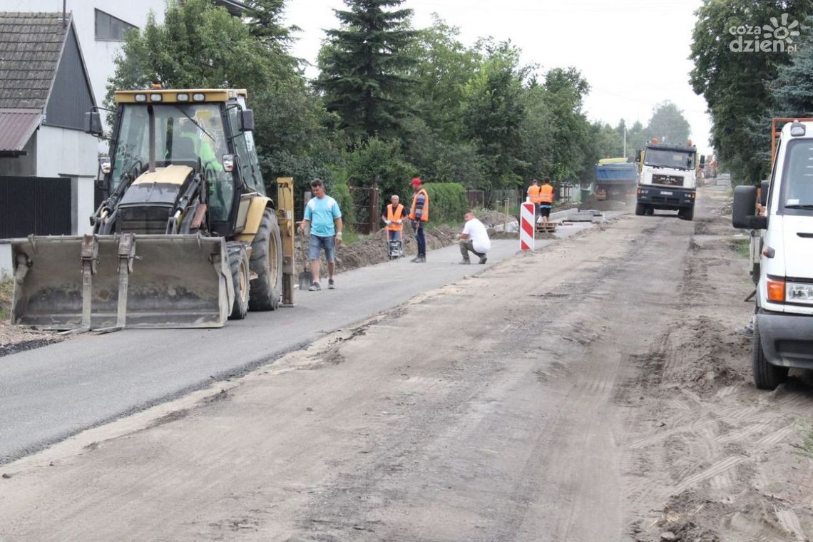 Trwa przebudowa dróg powiatowych Trwa przebudowa dróg powiatowych