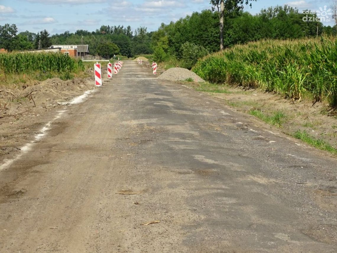 Trwa przebudowa drogi w Mieczysławowie