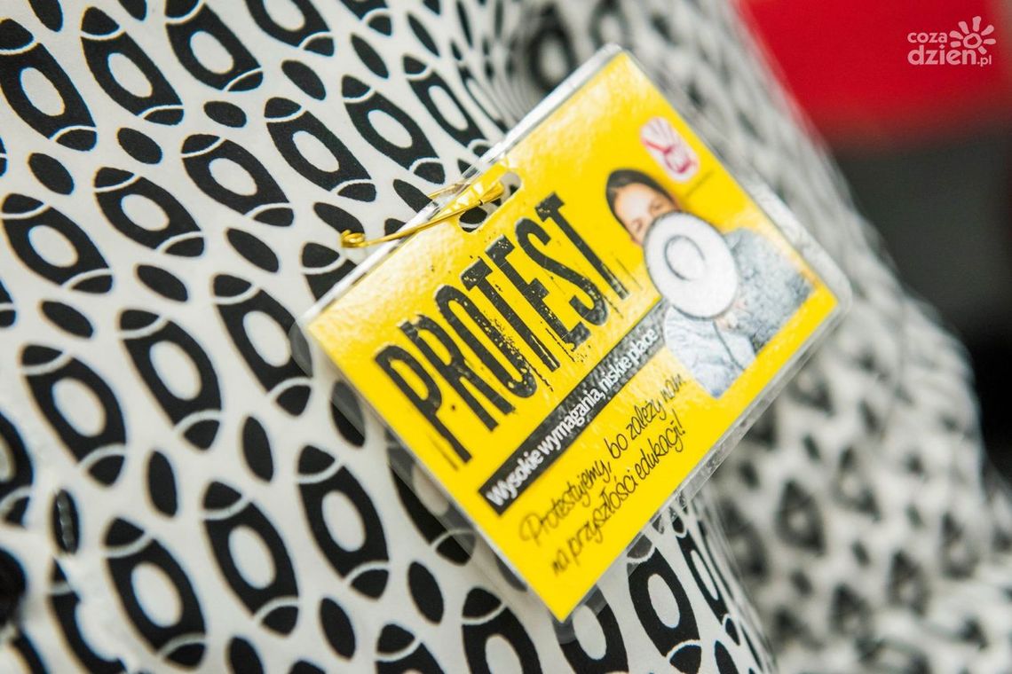 Trwa strajk nauczycieli Trwa strajk nauczycieli