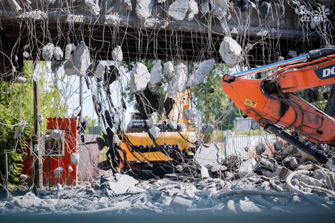 Trwa wyburzanie wiaduktu na Żeromskiego Trwa wyburzanie wiaduktu na Żeromskiego