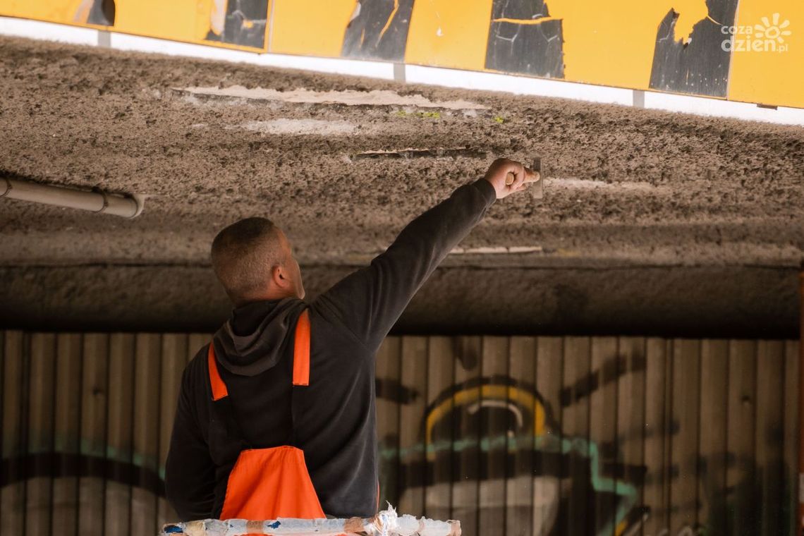 Trwa zabezpieczanie wiaduktu na ul. Grzecznarowskiego. Wkrótce zmieni się organizacja ruchu Trwa zabezpieczanie wiaduktu na ul. Grzecznarowskiego. Wkrótce zmieni się organizacja ruchu