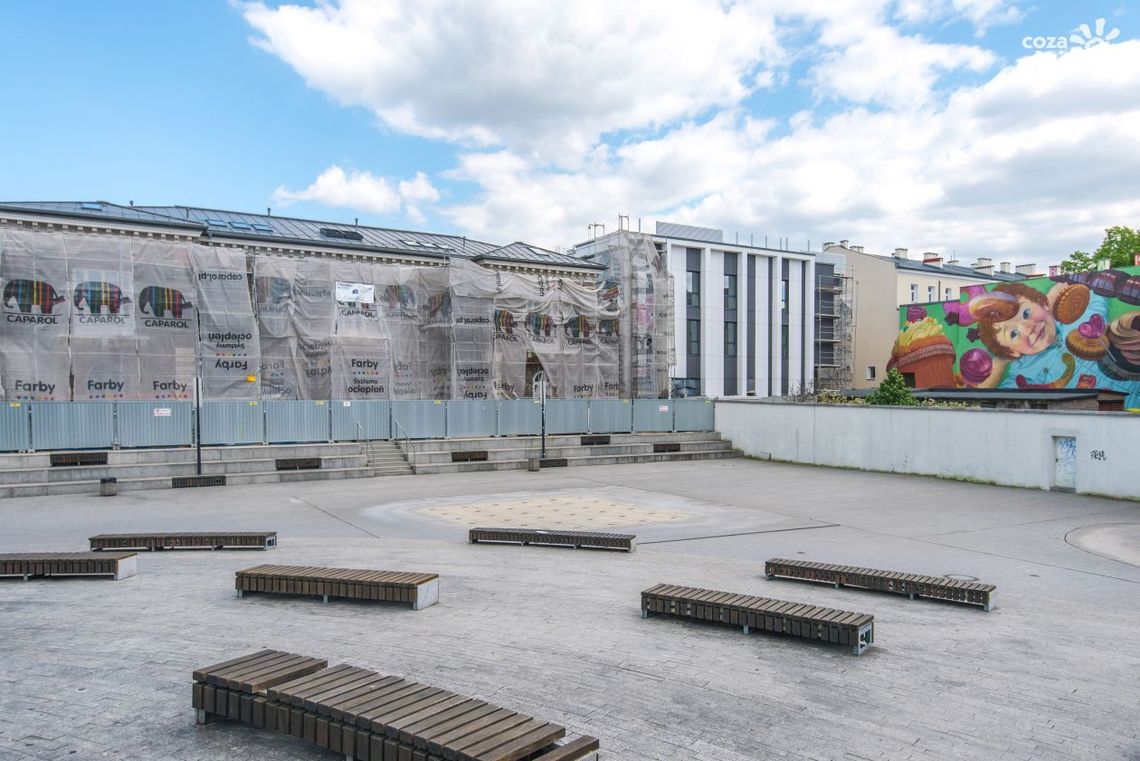 Trwają prace nad elewacją Hotelu Hilton