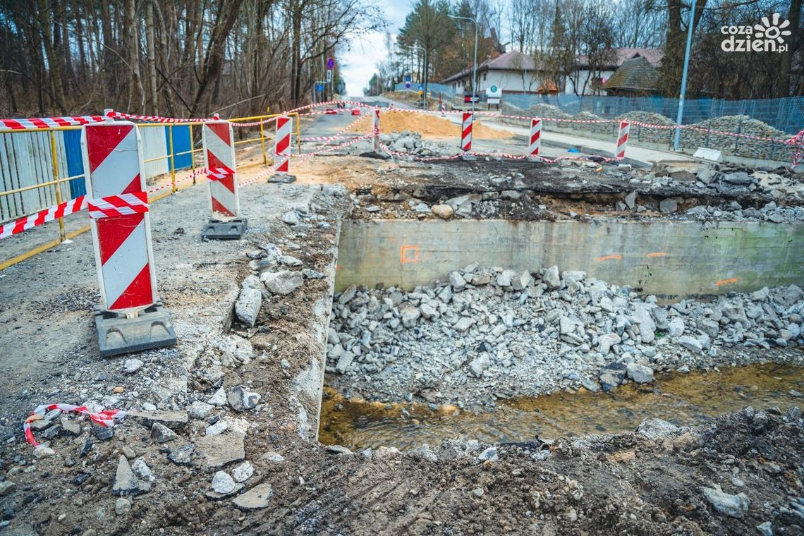Trwają prace przy przebudowie mostu na ul. Szydłowieckiej