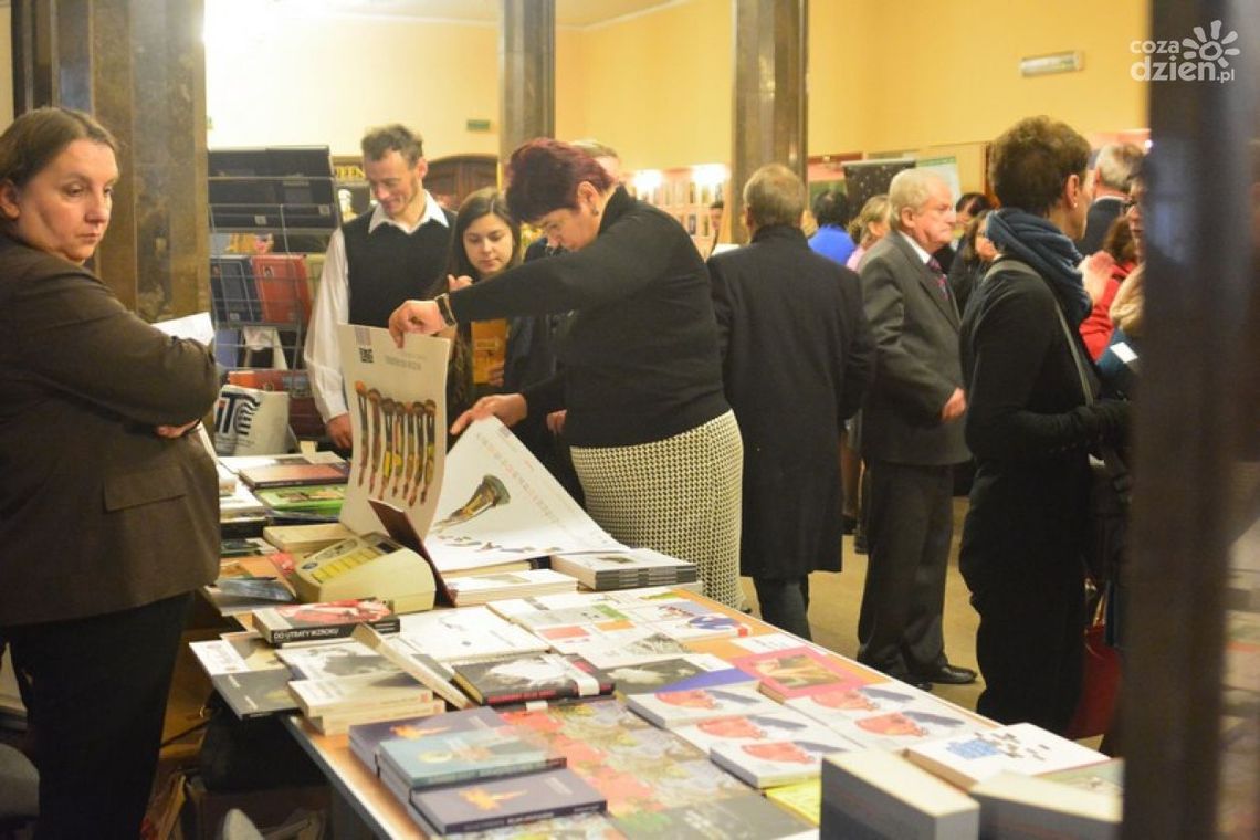Trwają V Radomskie Targi Wydawnictw Regionalnych. Trwają V Radomskie Targi Wydawnictw Regionalnych.