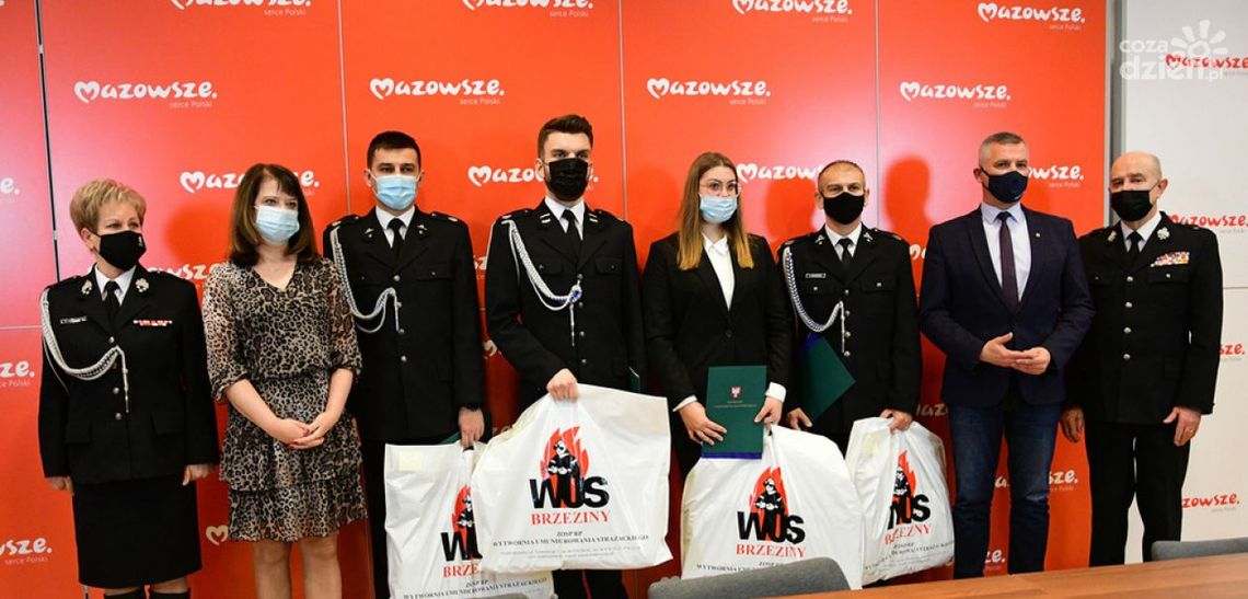 Trzech druhów z regionu zostało Strażakiem Miesiąca 
