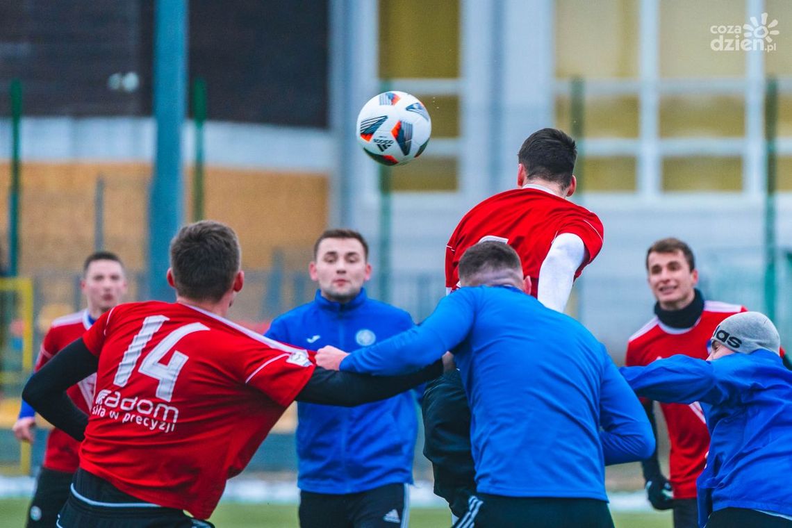 Trzecioligowcy zagrają mecze kontrolne. Pilica podejmie Victorię, a Broń Koronę II Kielce
