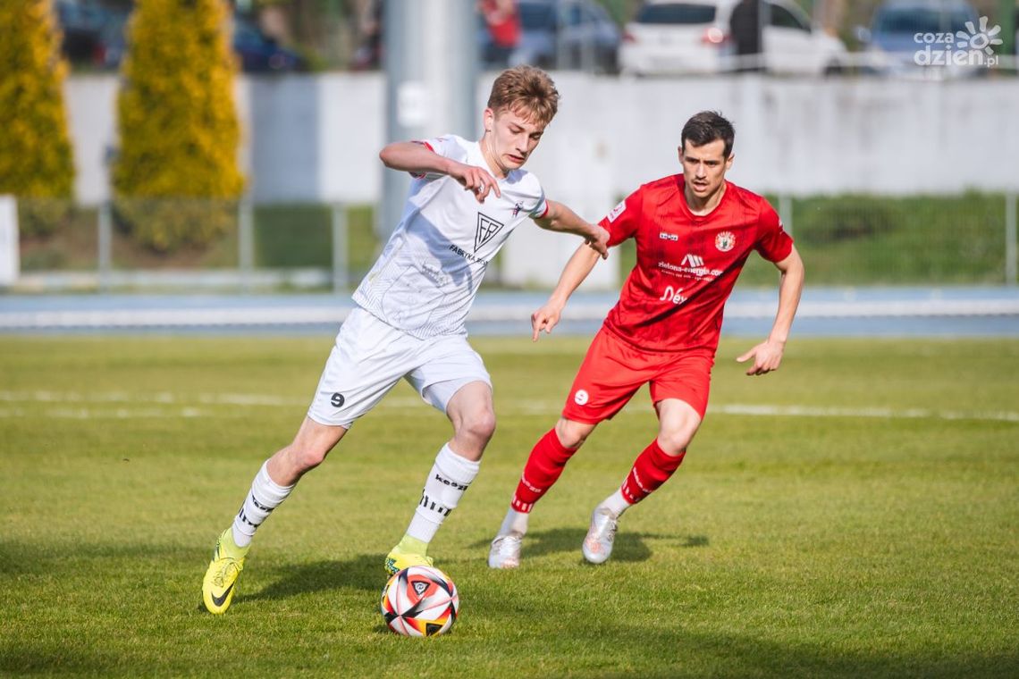 Trzecioligowe piłkarskie derby regionu dla Broni Radom