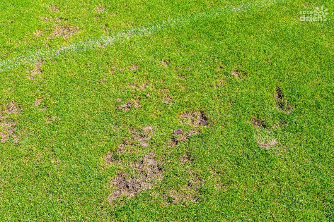 Trzecioligowy pojedynek Broni Radom z Pelikanem Łowicz przeniesiony do Kozienice