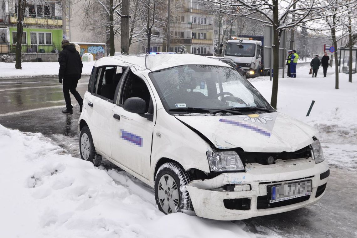 Trzy auta zderzyły się na ul. Żwirki i Wigury