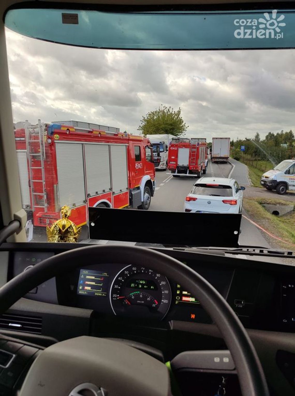 Trzy pojazdy zderzyły się na DK 50. Są utrudnienia