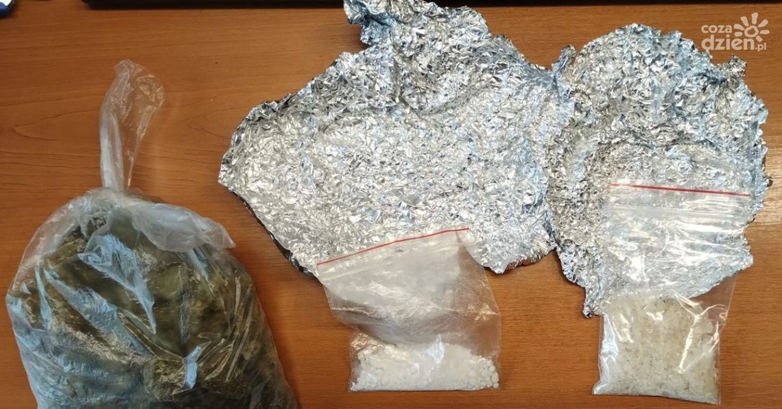 Trzymał narkotyki za kuchenną szafką
