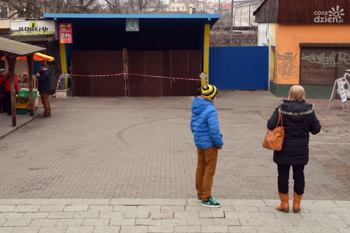 Tunel zamknięty, bez przejścia przez tory! Tunel zamknięty, bez przejścia przez tory!