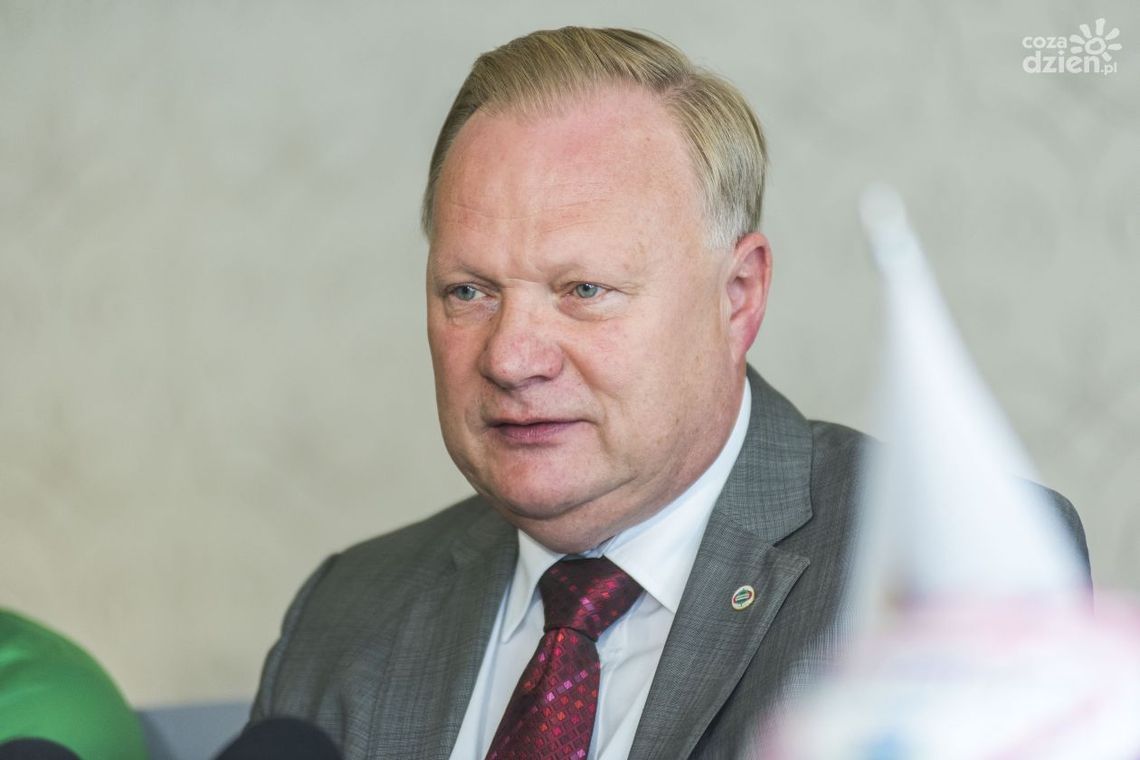 TYLKO U NAS. Sławomir Stempniewski, prezes Radomiaka Radom: o licencji na przyszły sezon, zaległych wynagrodzeniach, finansach klubu, pensjach zawodników pierwszej ligi TYLKO U NAS. Sławomir Stempniewski, prezes Radomiaka Radom: o licencji na przyszły sezon, zaległych wynagrodzeniach, finansach klubu, pensjach zawodników pierwszej ligi