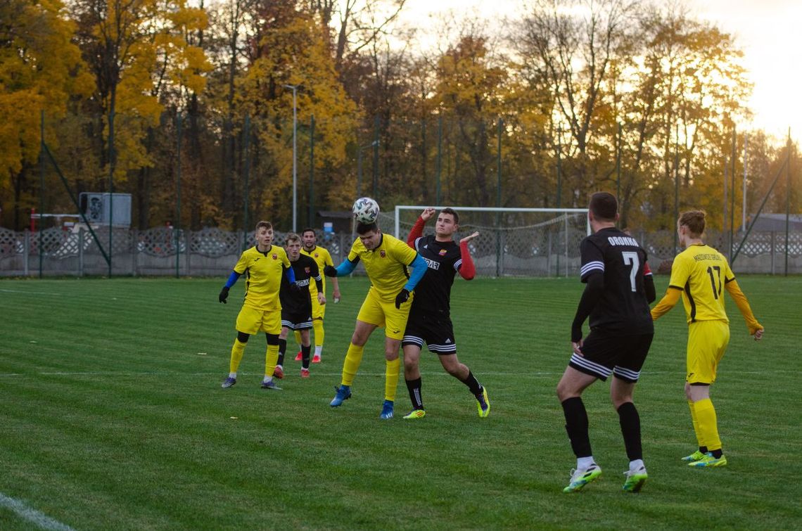 Tymex Liga Okręgowa: derby powiatu w Warce Tymex Liga Okręgowa: derby powiatu w Warce