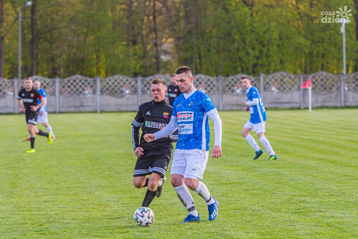 Tymex Liga Okręgowa: kolejka bez większych niespodzianek, zacięta walka o awans Tymex Liga Okręgowa: kolejka bez większych niespodzianek, zacięta walka o awans