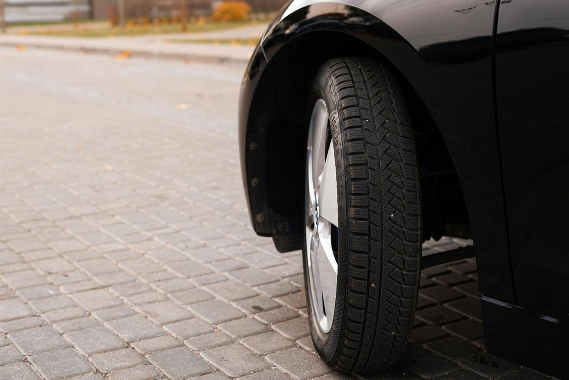 Ubezpieczenie szyb i opon – czy warto dokupić te dodatki do podstawowego OC? Ubezpieczenie szyb i opon – czy warto dokupić te dodatki do podstawowego OC?