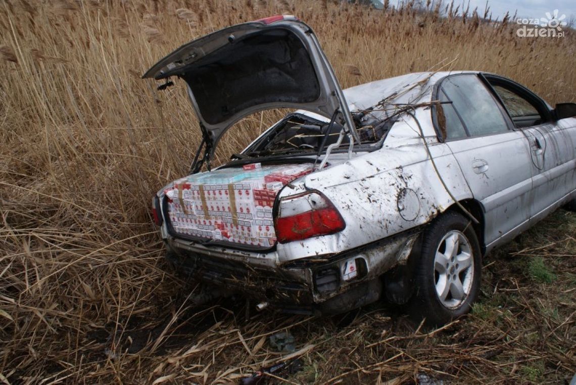 Ucieczka małżeństwa i policyjny pościg zakończony w stawie Ucieczka małżeństwa i policyjny pościg zakończony w stawie