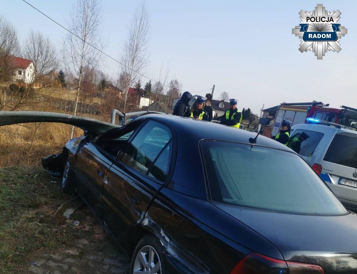 Uciekał przed policją, uderzył w bariery! 17-latek będzie miał teraz problemy Uciekał przed policją, uderzył w bariery! 17-latek będzie miał teraz problemy