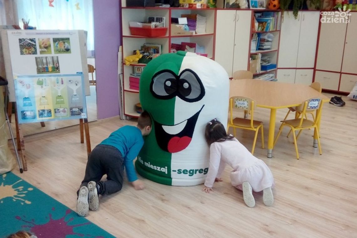 Uczą się segregacji śmieci