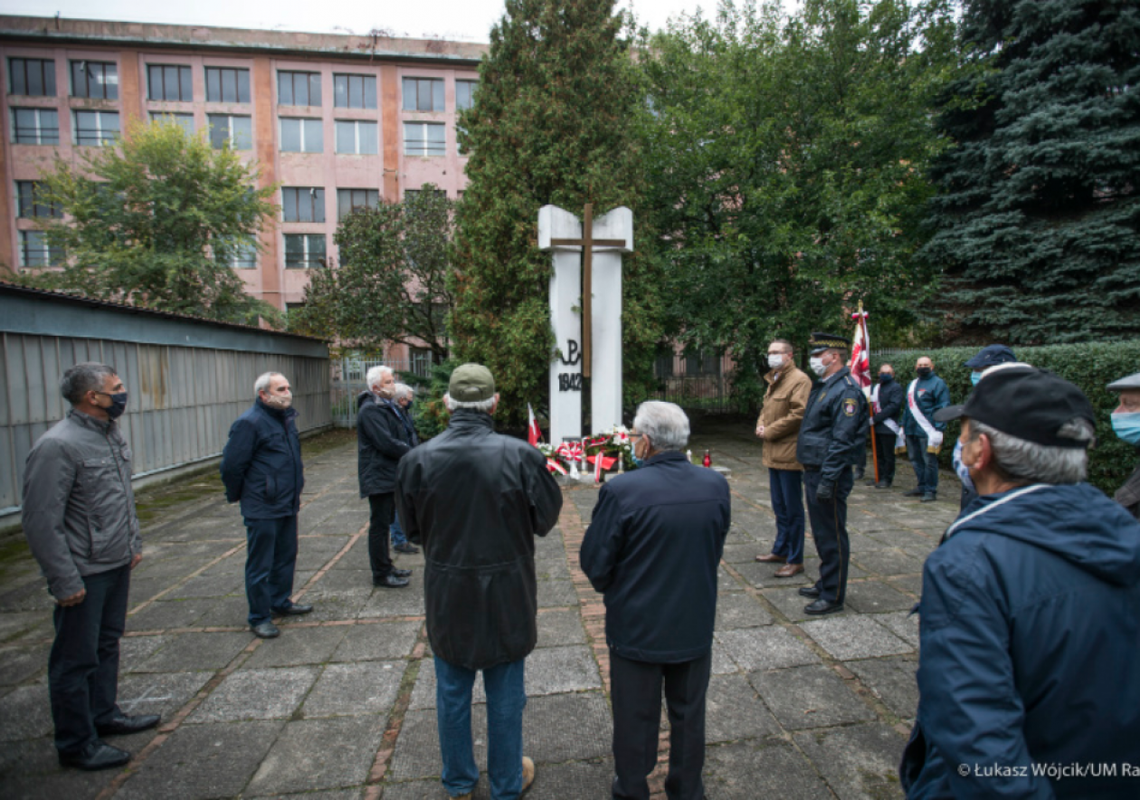Uczcili pamięć zamordowanych pracowników Fabryki Broni