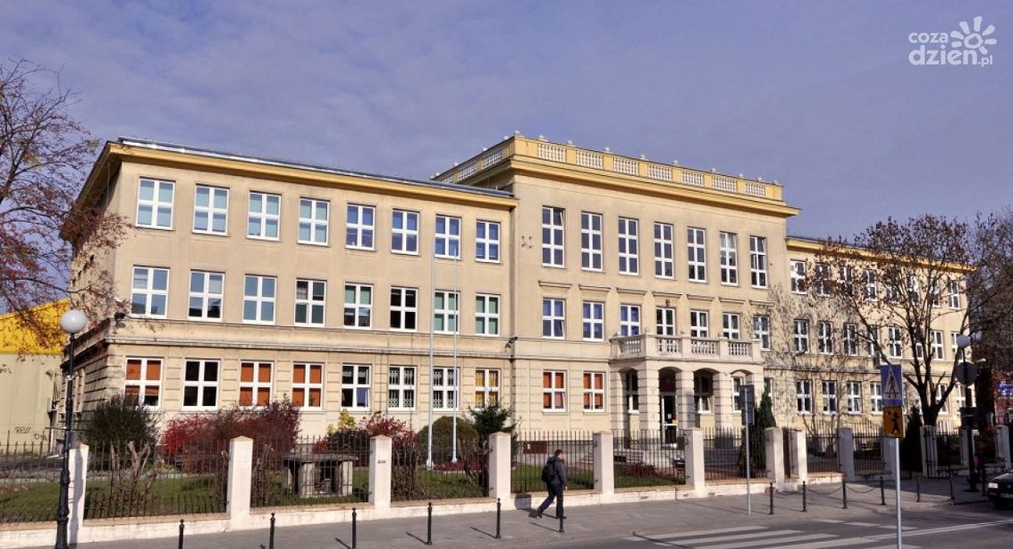 Uczeń "Kochanowskiego" II w Polsce