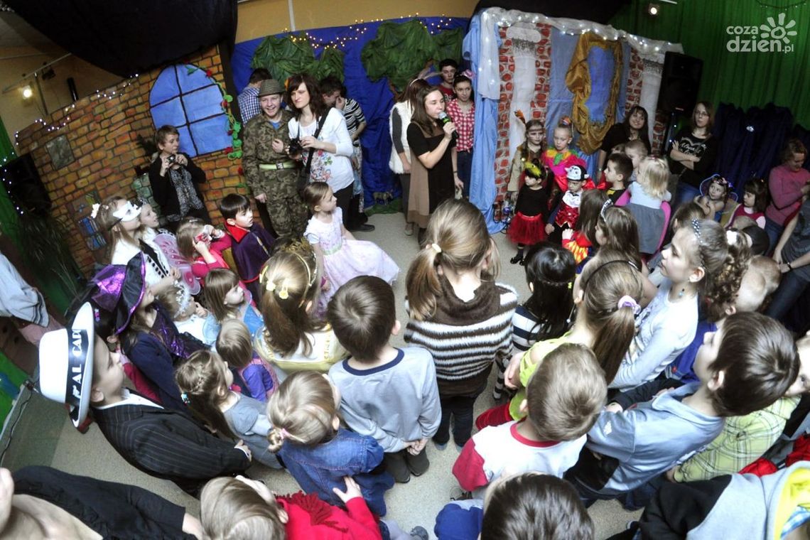 Uczniowie "Budowlanki" zorganizowali bal karnawałowy dla dzieci