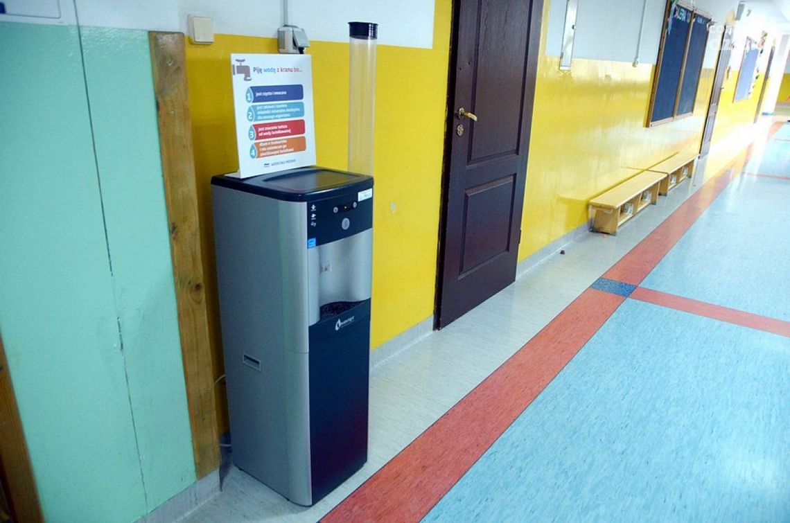 Uczniowie chętnie piją "kranówę"