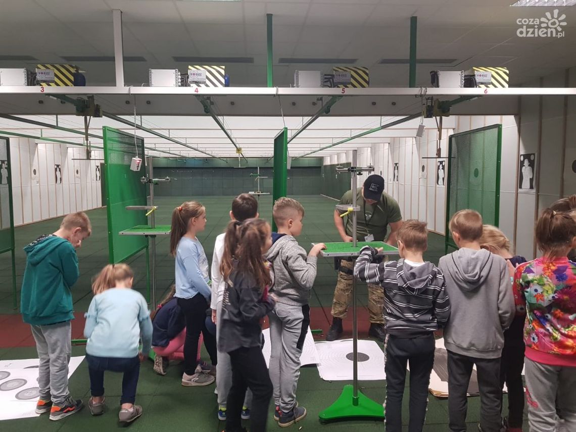 Uczniowie odwiedzili komendę Uczniowie odwiedzili komendę