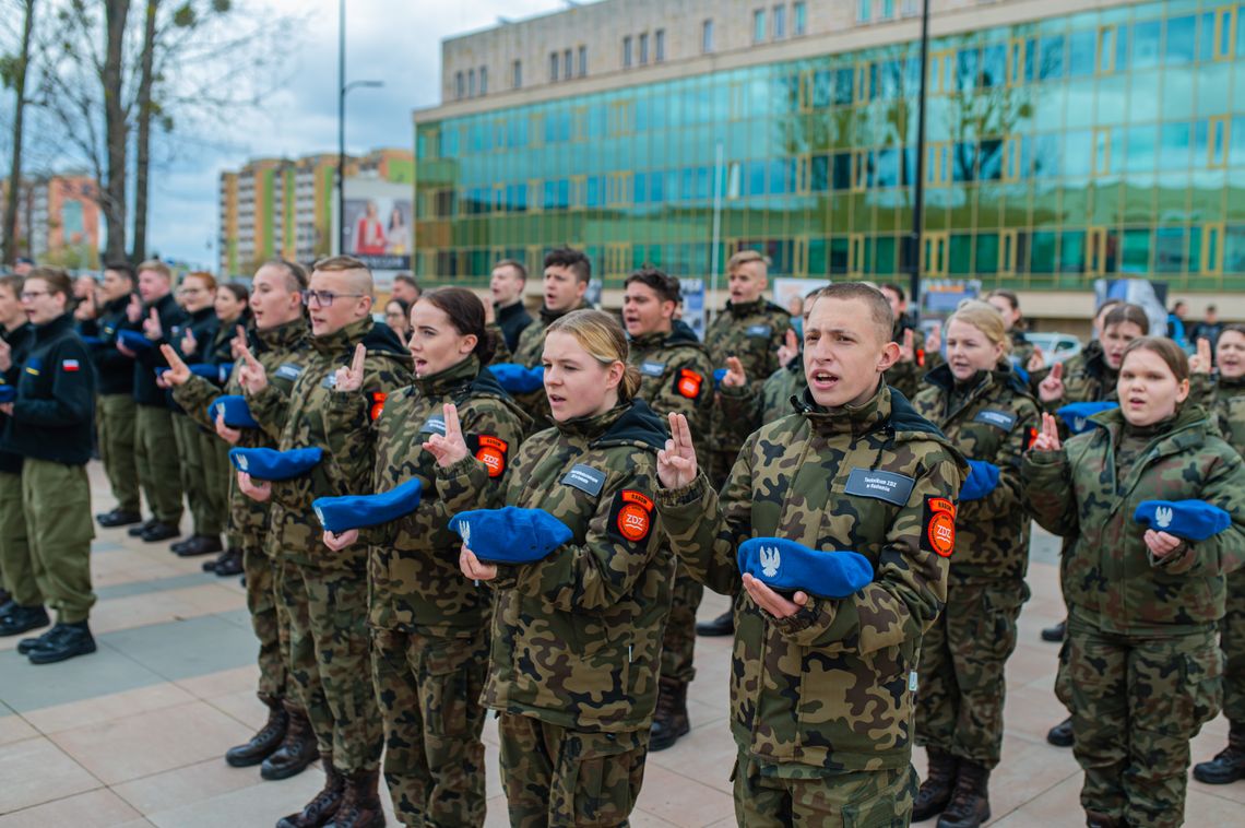 Uczniowie Szkół im. 72 Pułku Piechoty w Radomiu złożą ślubowanie Uczniowie Szkół im. 72 Pułku Piechoty w Radomiu złożą ślubowanie