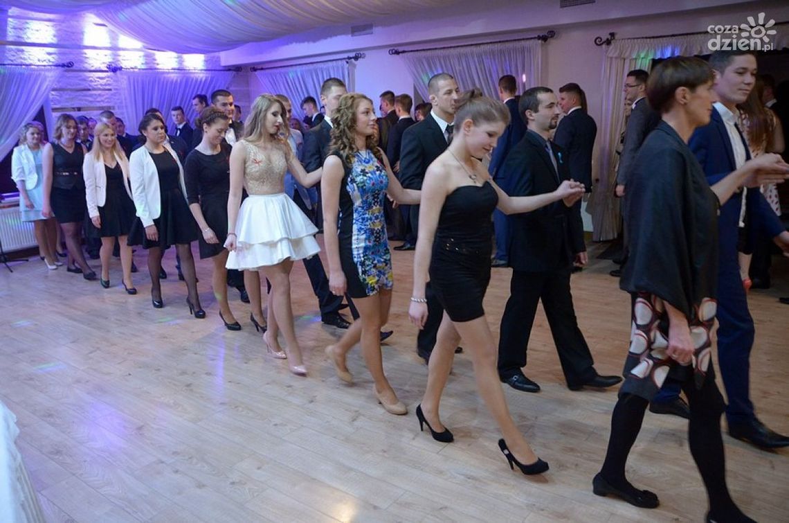 Uczniowie z CKU odtańczyli poloneza