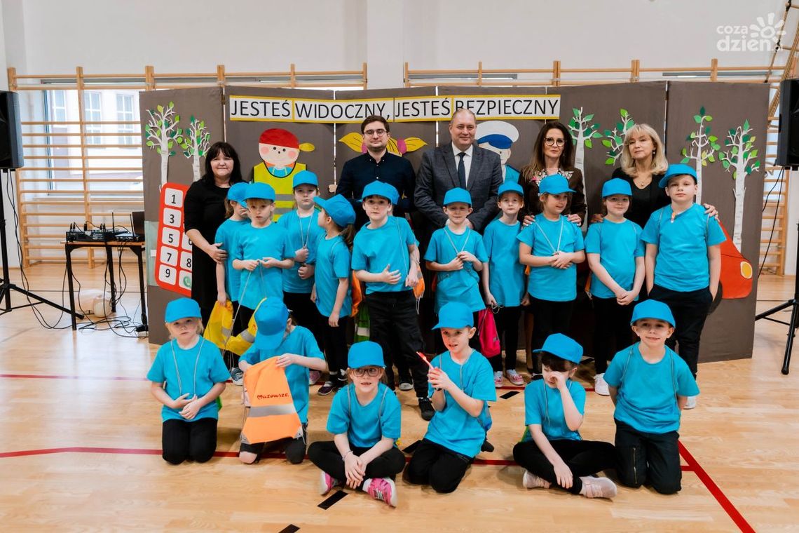 Uczniowie z PSP nr 15 w Radomiu są już widoczni i bezpieczni! Uczniowie z PSP nr 15 w Radomiu są już widoczni i bezpieczni!