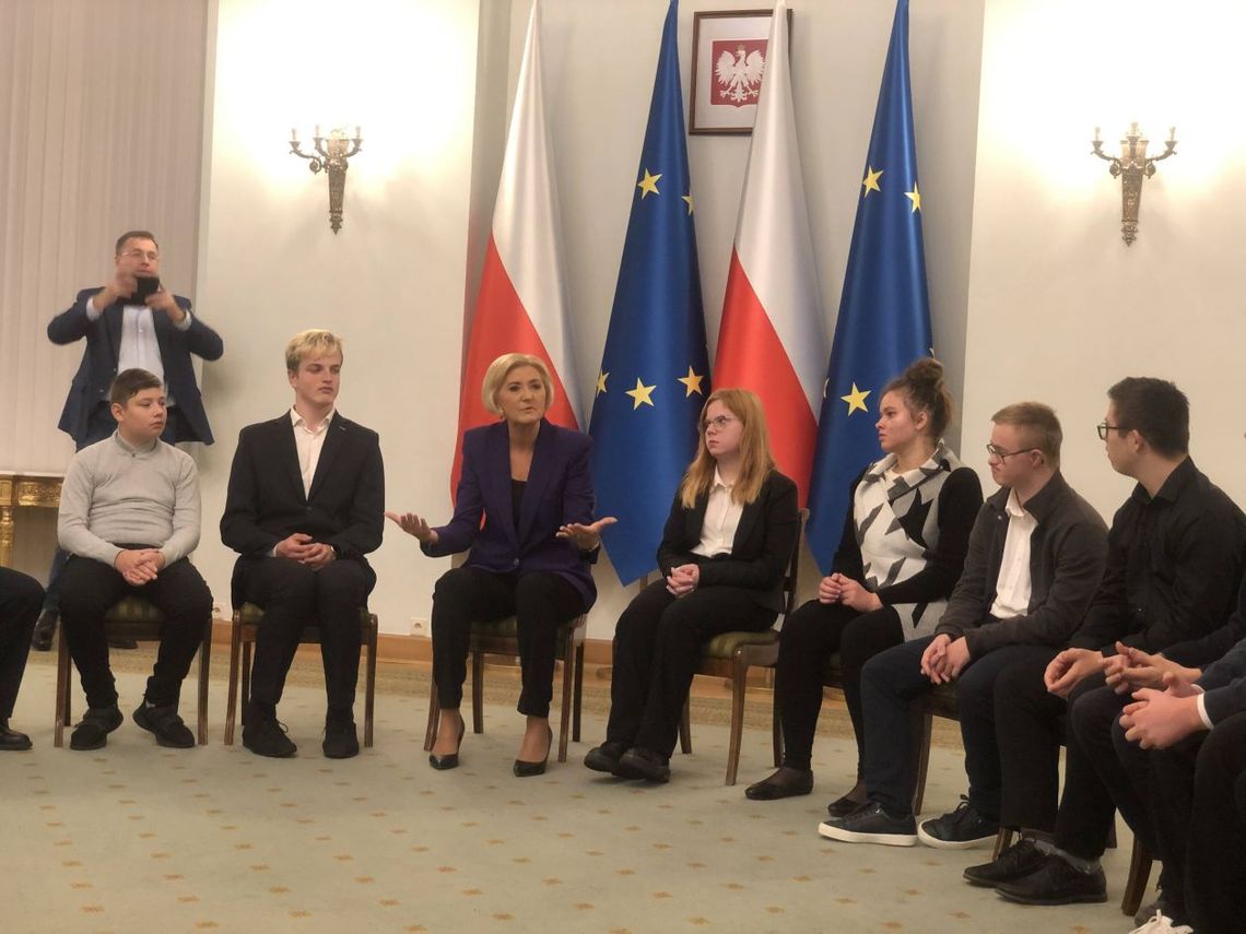 Uczniowie Zespołu Szkół Specjalnych z wizytą u pierwszej damy Uczniowie Zespołu Szkół Specjalnych z wizytą u pierwszej damy