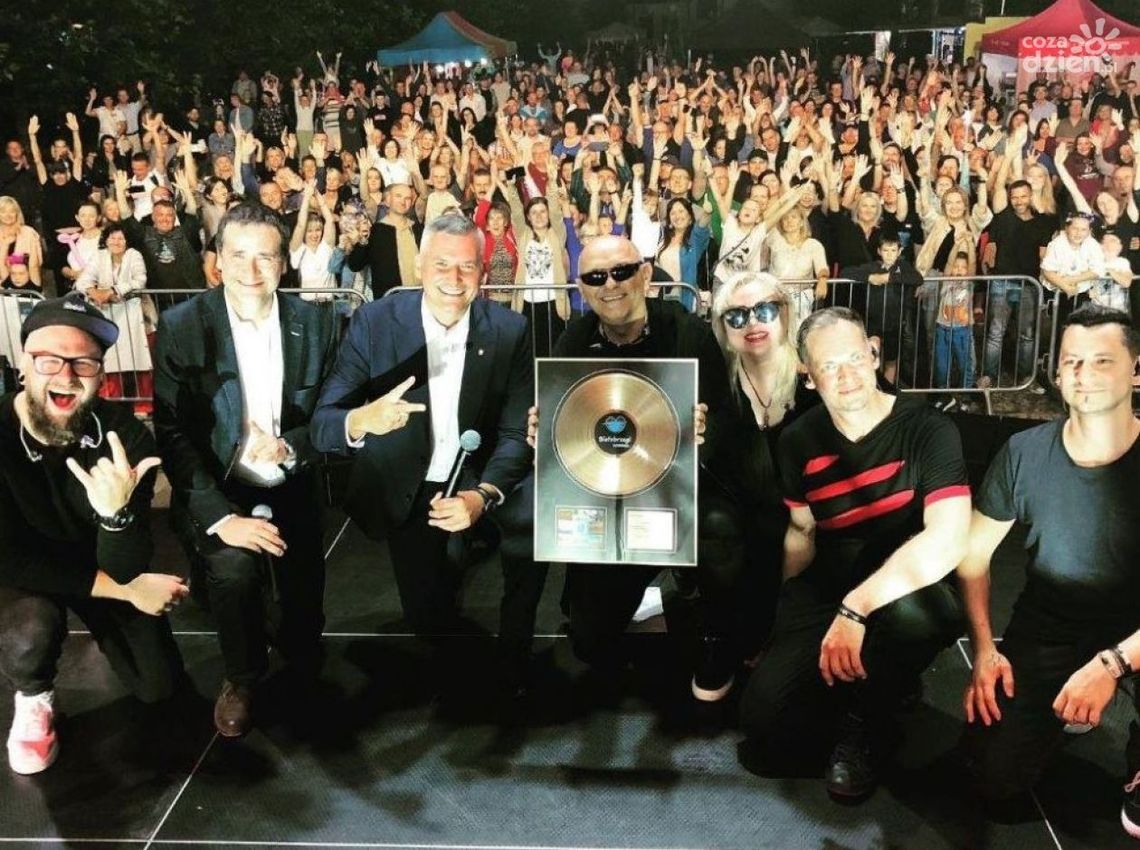 Udany piknik rodzinny "Szczepimy się koncertowo" w Białobrzegach. Grupa Lombard ze specjalną nagrodą