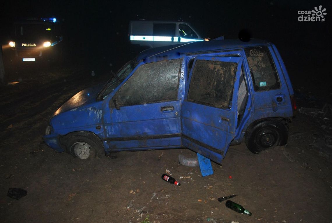 Uderzył w ogrodzenie. Cztery osoby ranne!