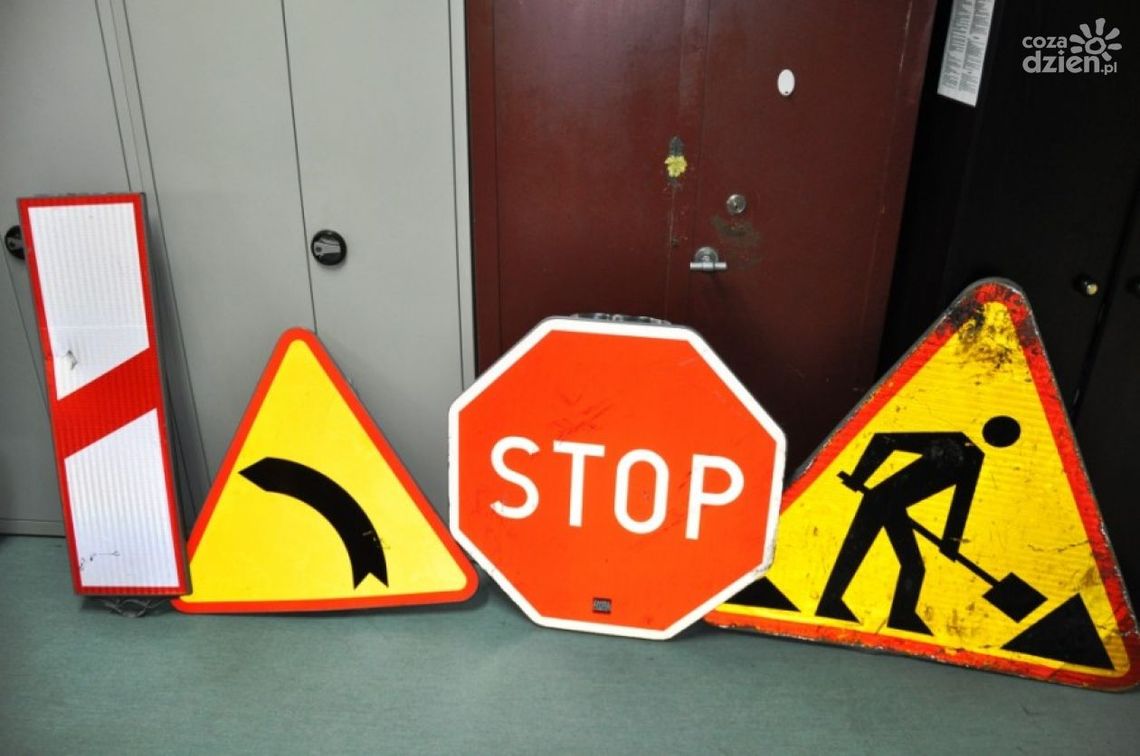 Ukradli znaki - staną przed sądem